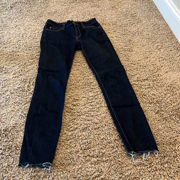 Raw hem skinny jeans - Picture 2 of 9